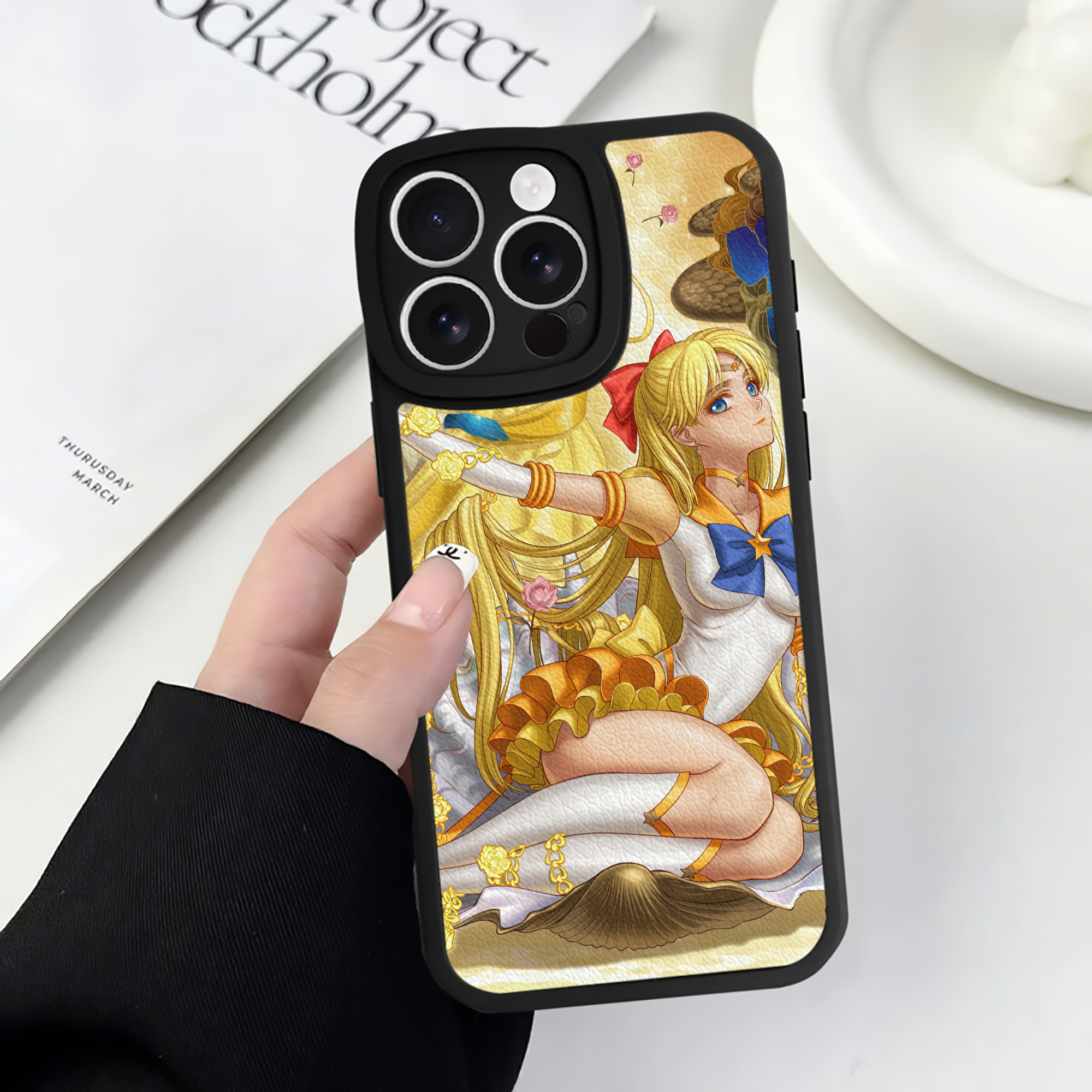 （画像用） 美少女戦士セーラームーン Sailor Moon 【iPhone 16シリーズ対応】シリコンスマホケース（レザー調） 材質：シリコン